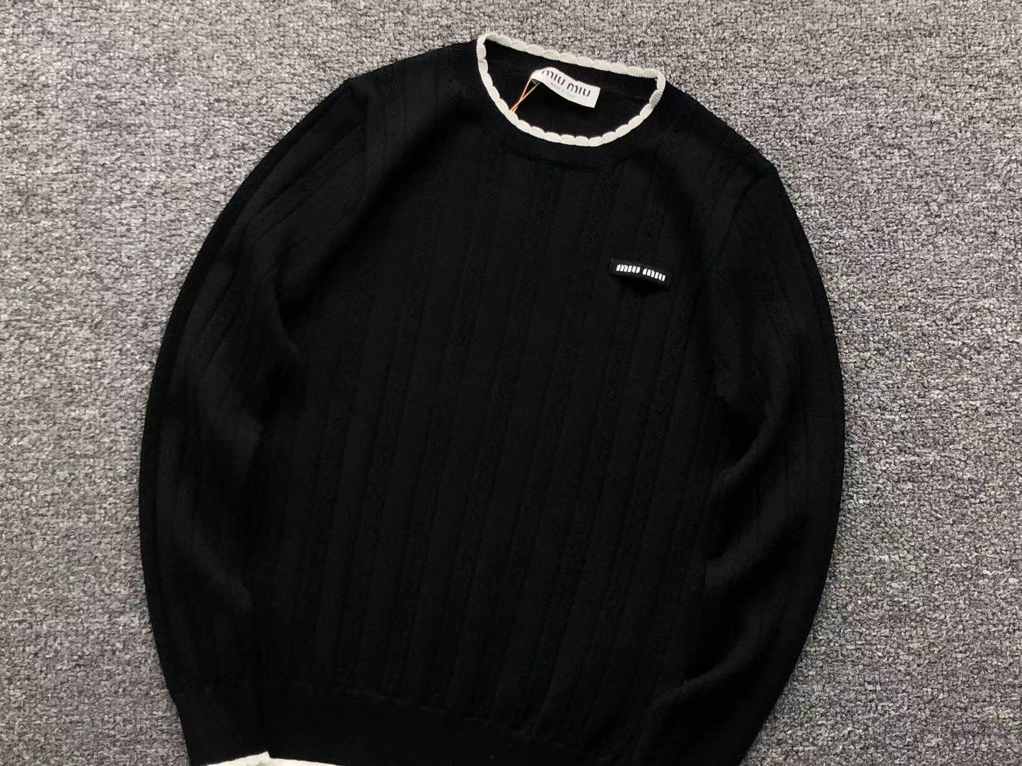 M - SWEATER