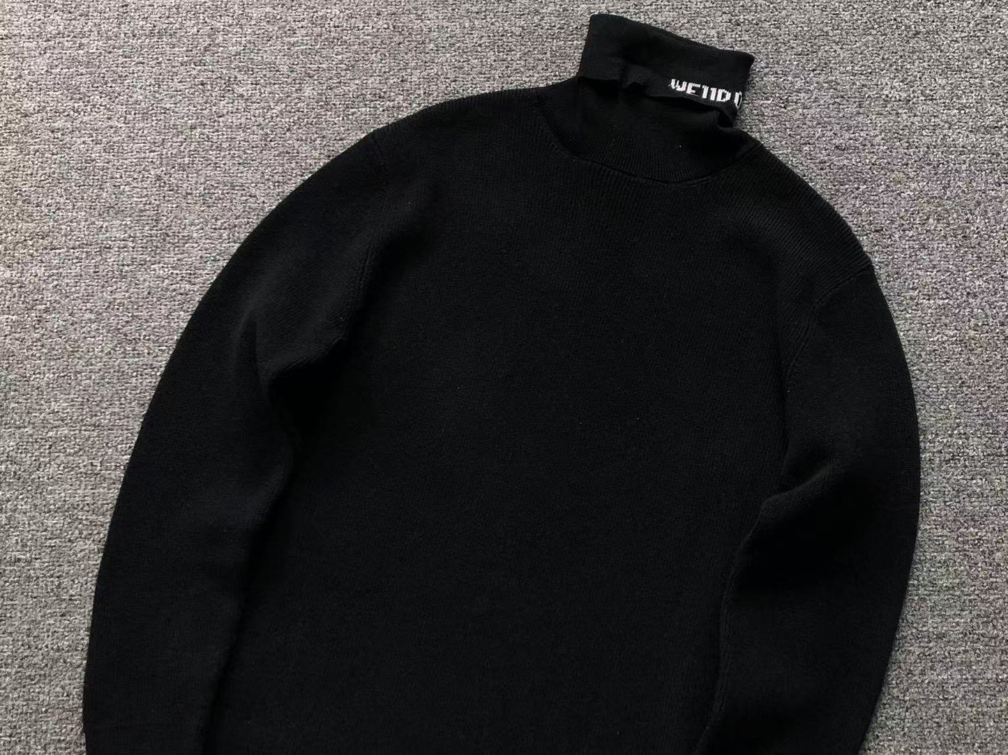 W - SWEATER
