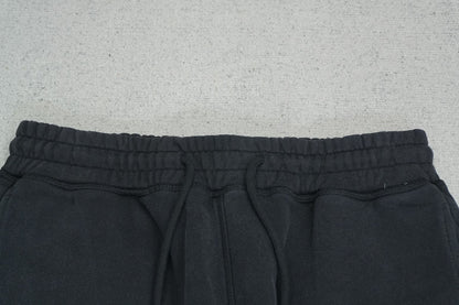 S - SWEATPANTS