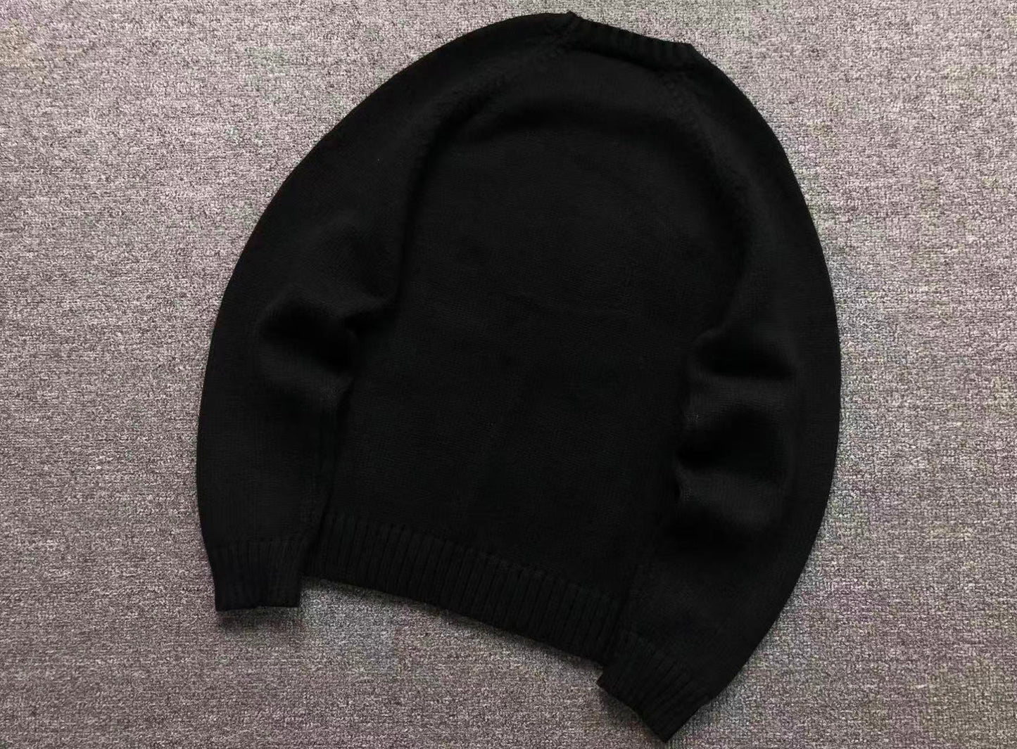 U - SWEATER