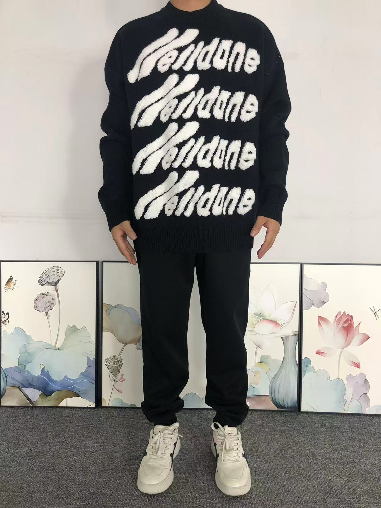W - SWEATER