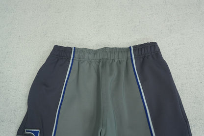 D - SWEATPANTS