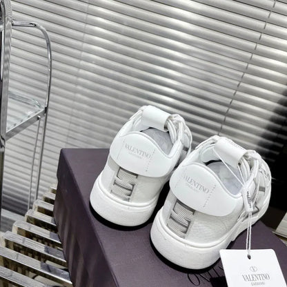 V - SNEAKERS