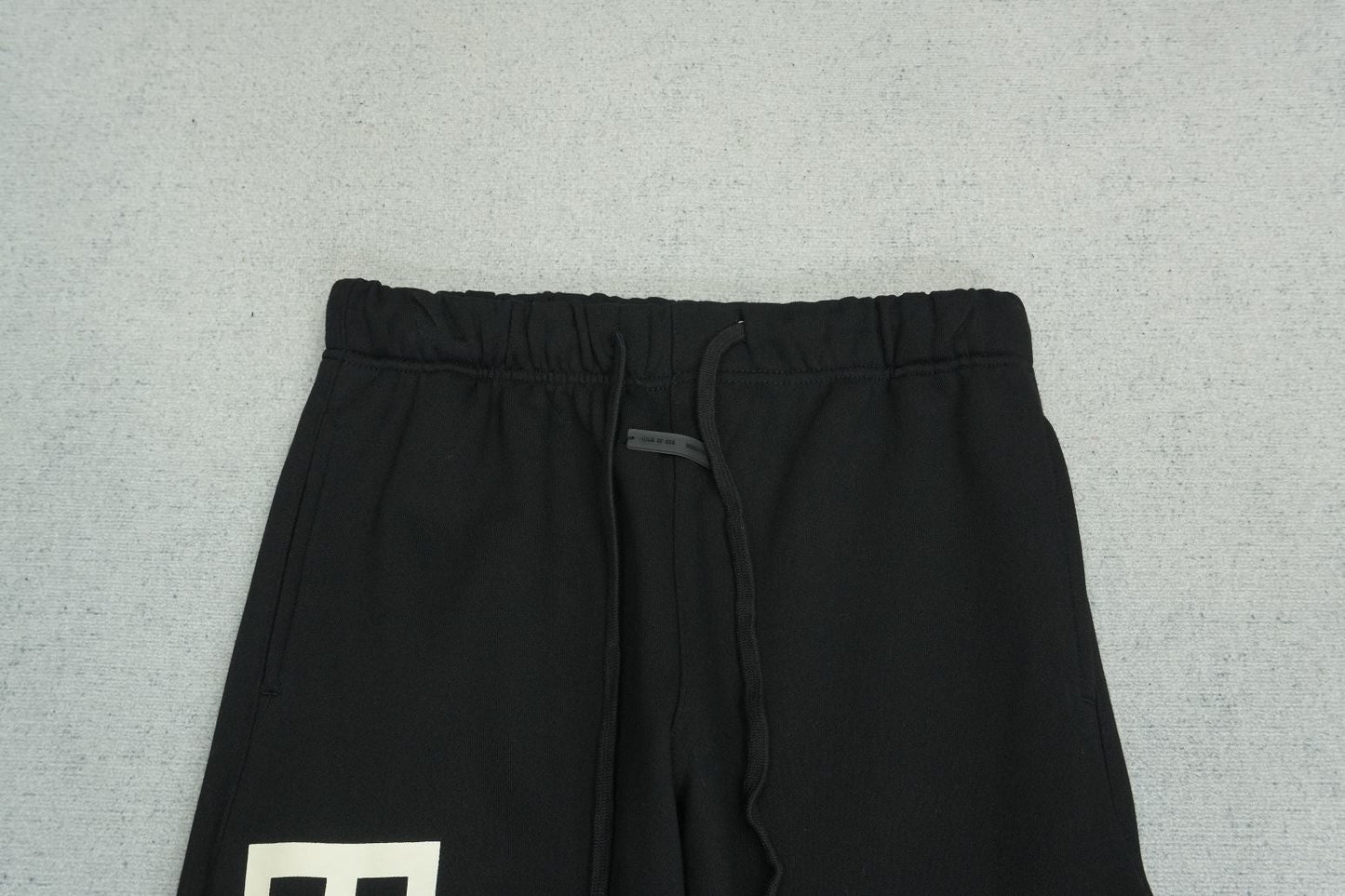 F - SWEATPANTS