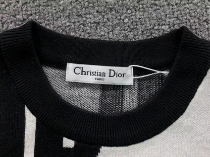 D - SWEATER