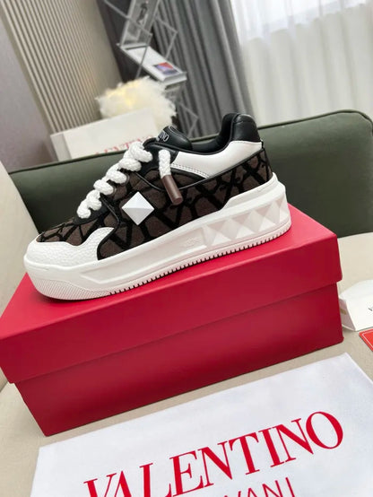 V - SNEAKERS