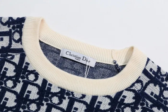 D - SWEATER
