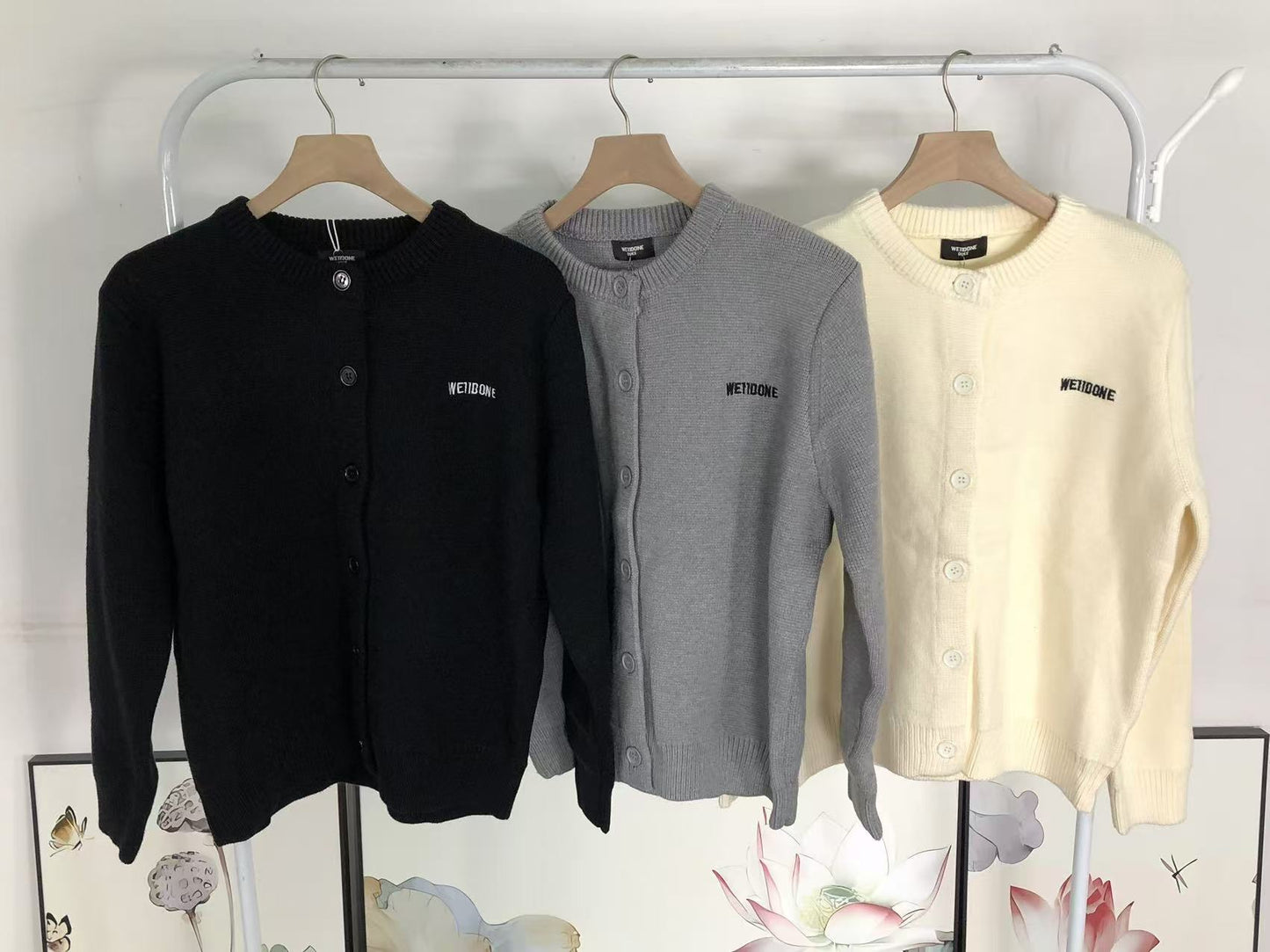 W - SWEATER