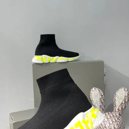 B - SNEAKERS