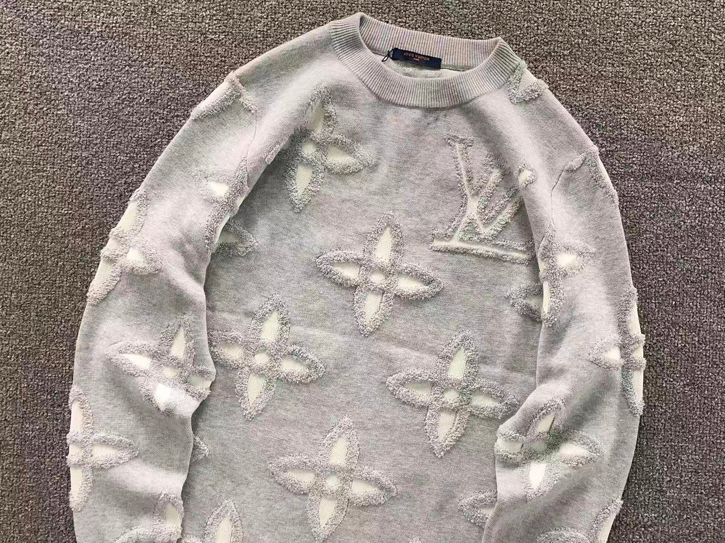 L - SWEATER