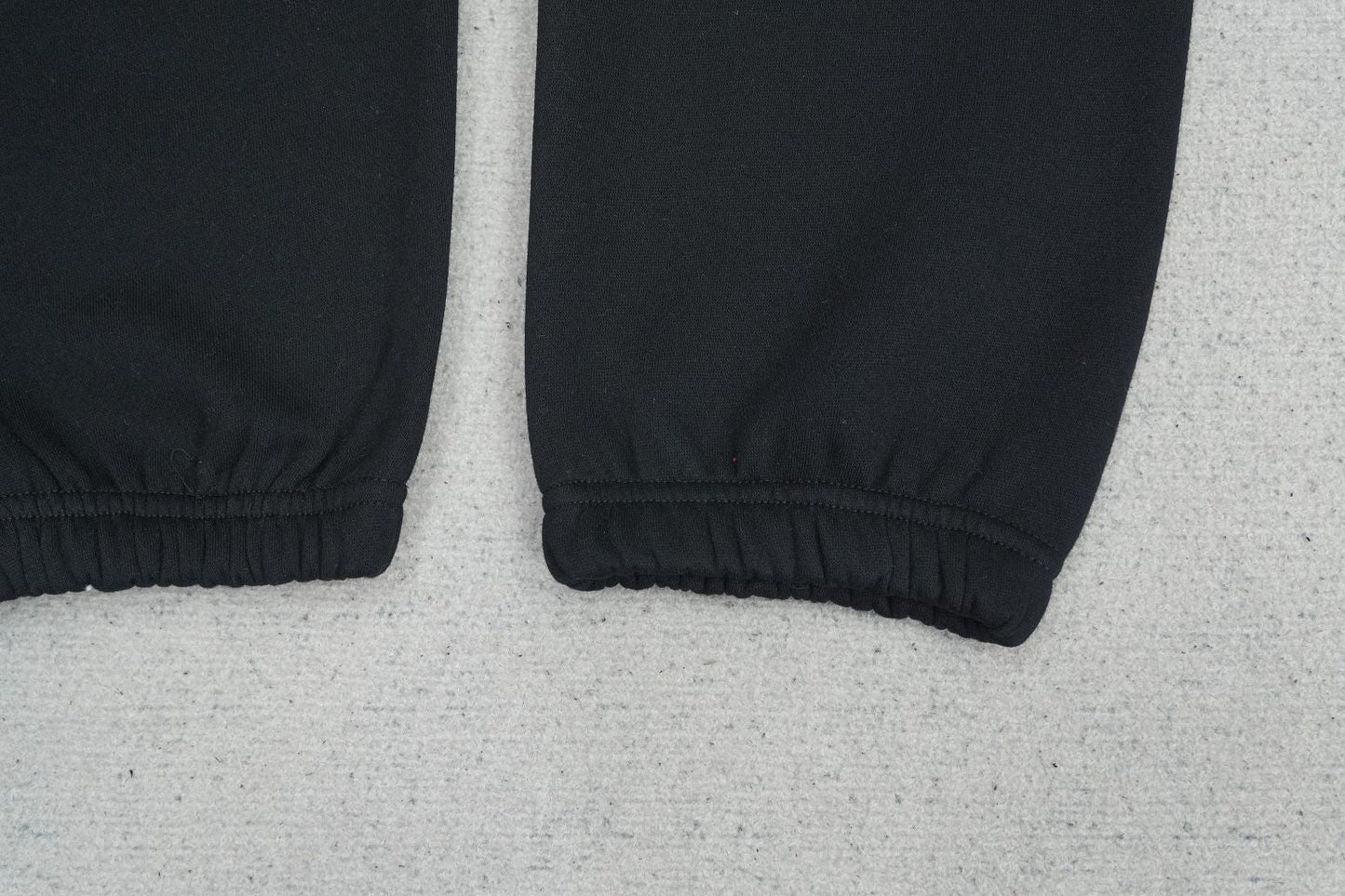F - SWEATPANTS