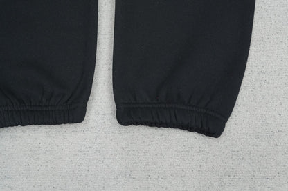 F - SWEATPANTS