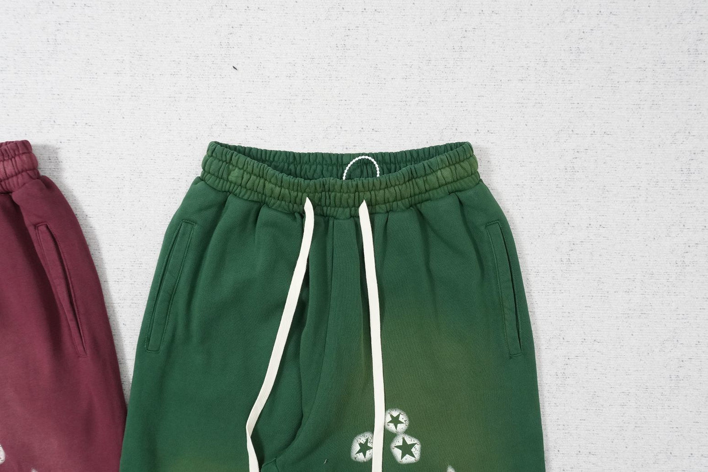 L - SWEATPANTS