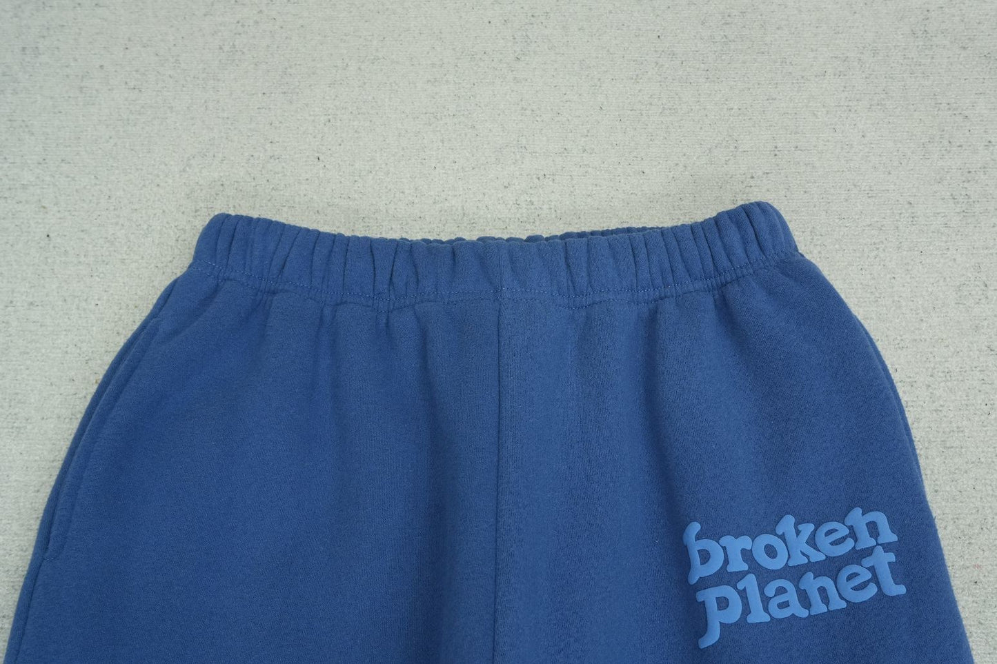 B - SWEATPANTS