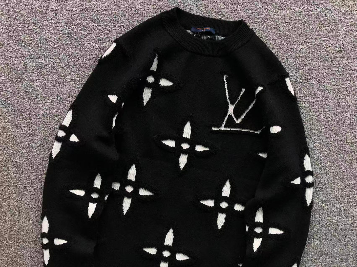 L - SWEATER