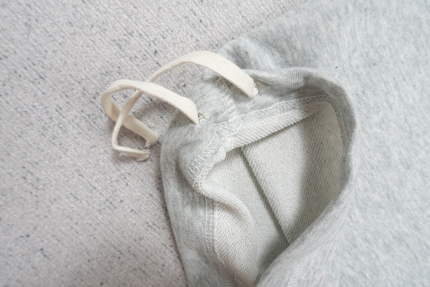 L - SWEATPANTS