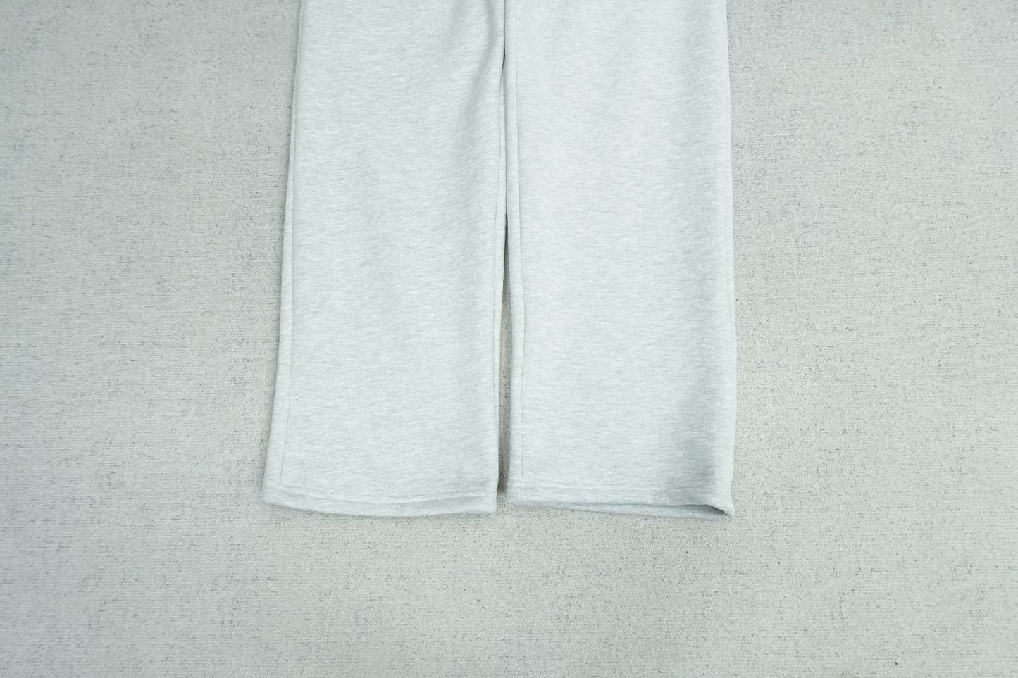 B - SWEATPANTS