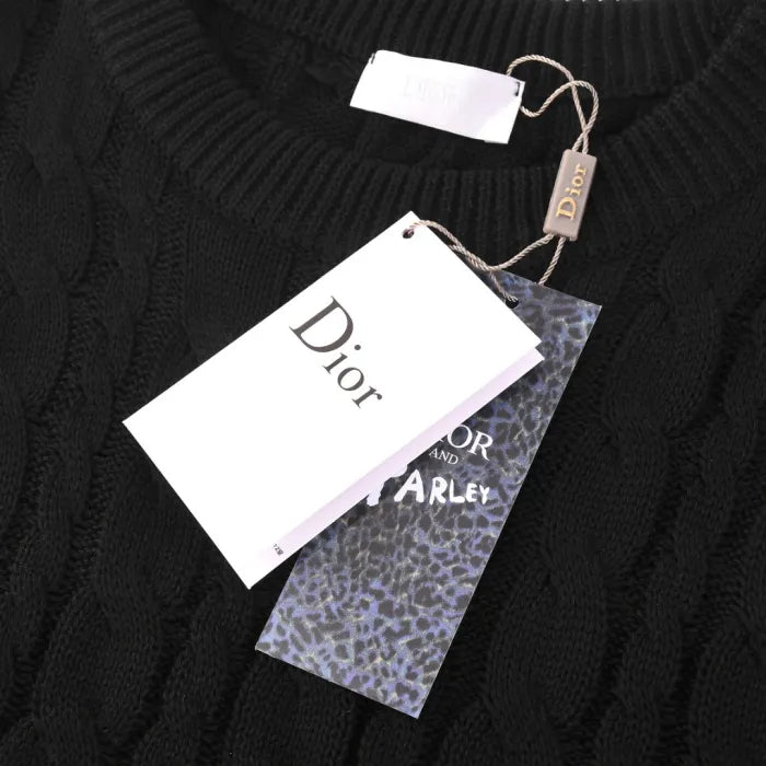 D - SWEATER