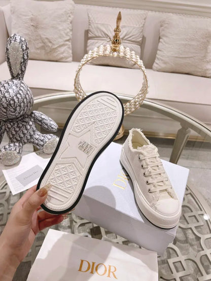 D - SNEAKERS