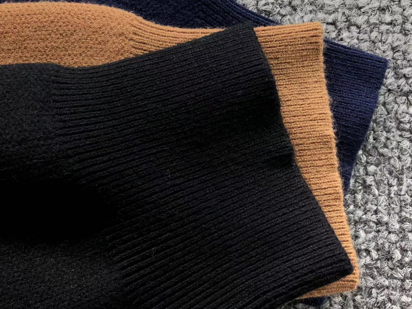 D - SWEATER