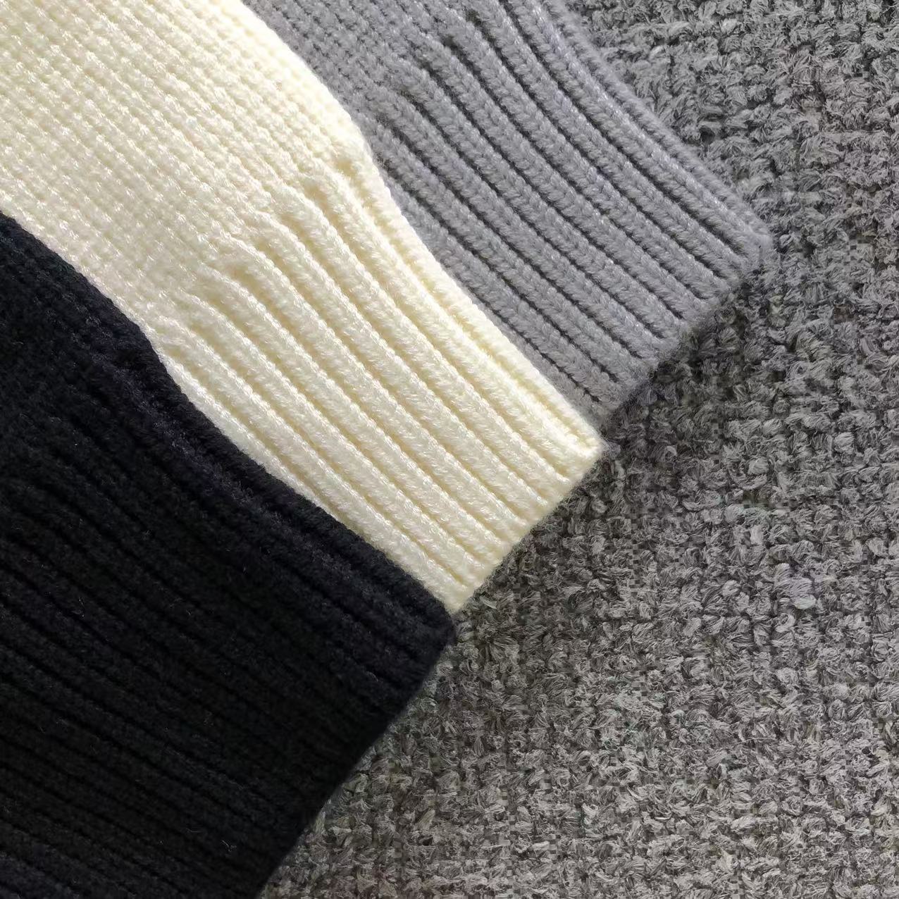 W - SWEATER