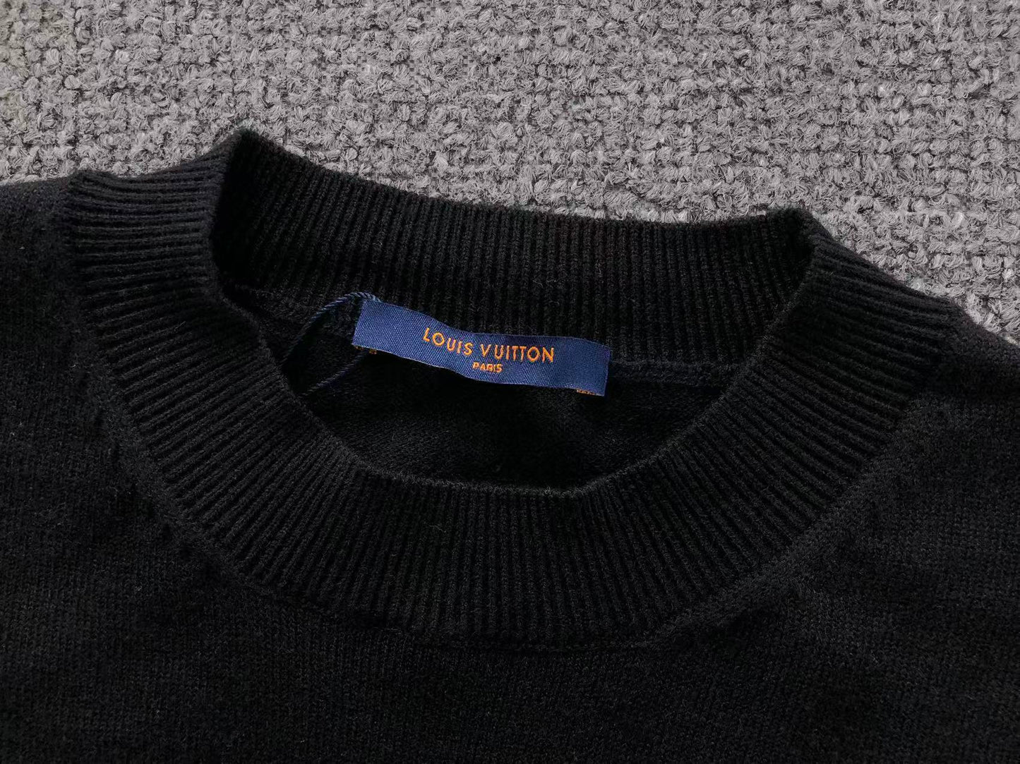 L - SWEATER