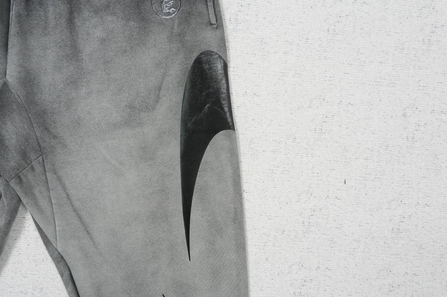 H - SWEATPANTS