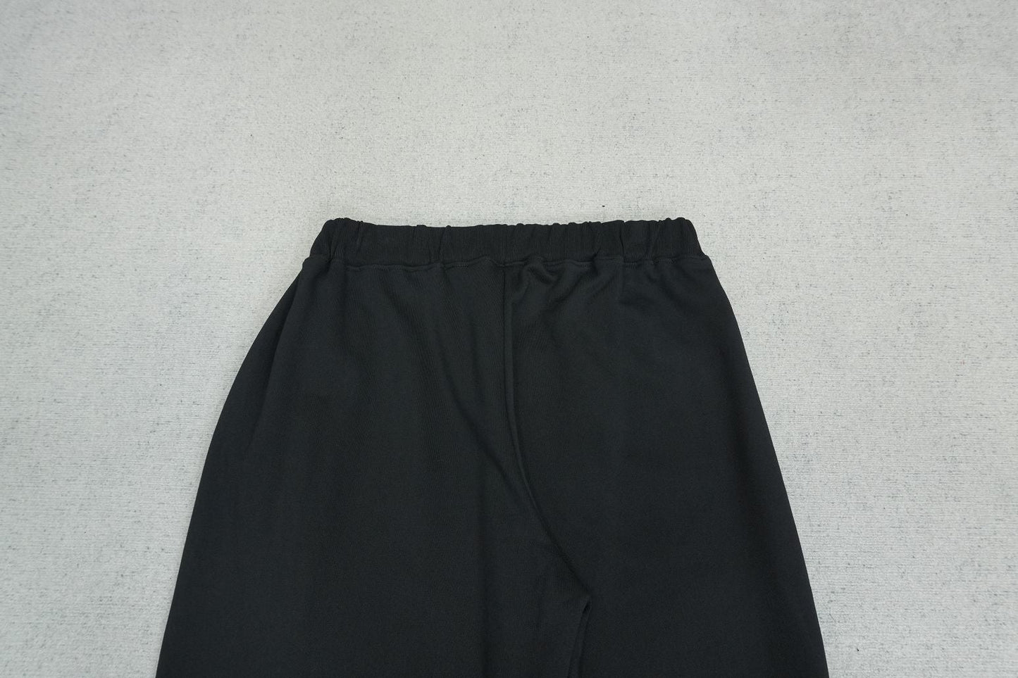 S - SWEATPANTS