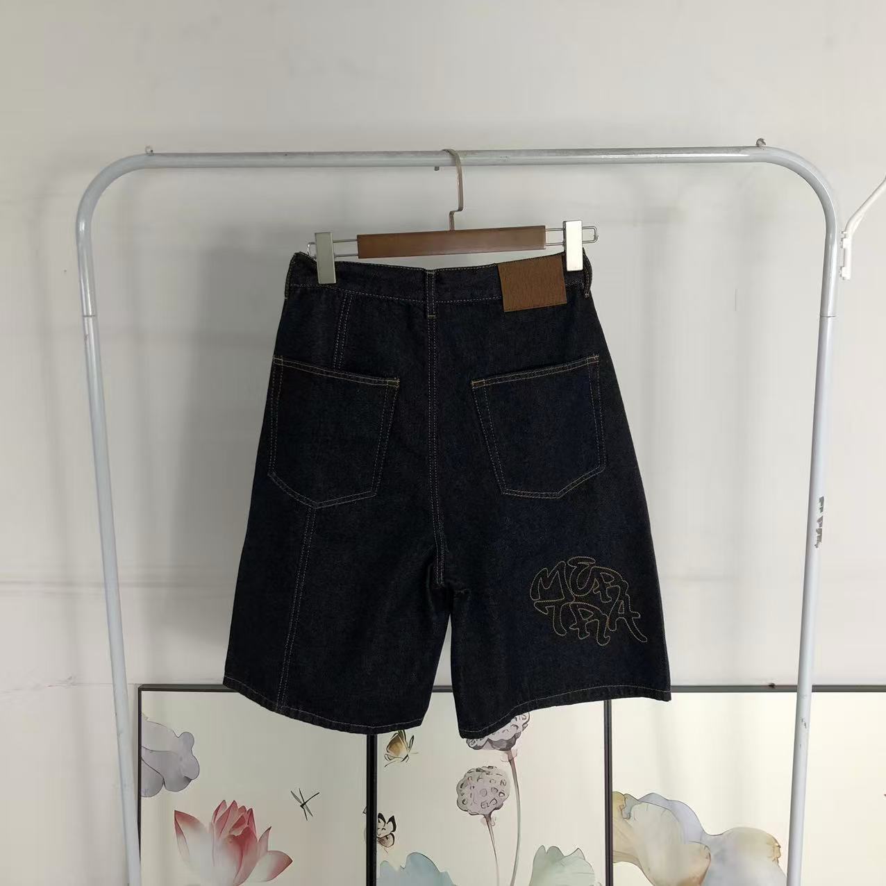 M - SHORTS