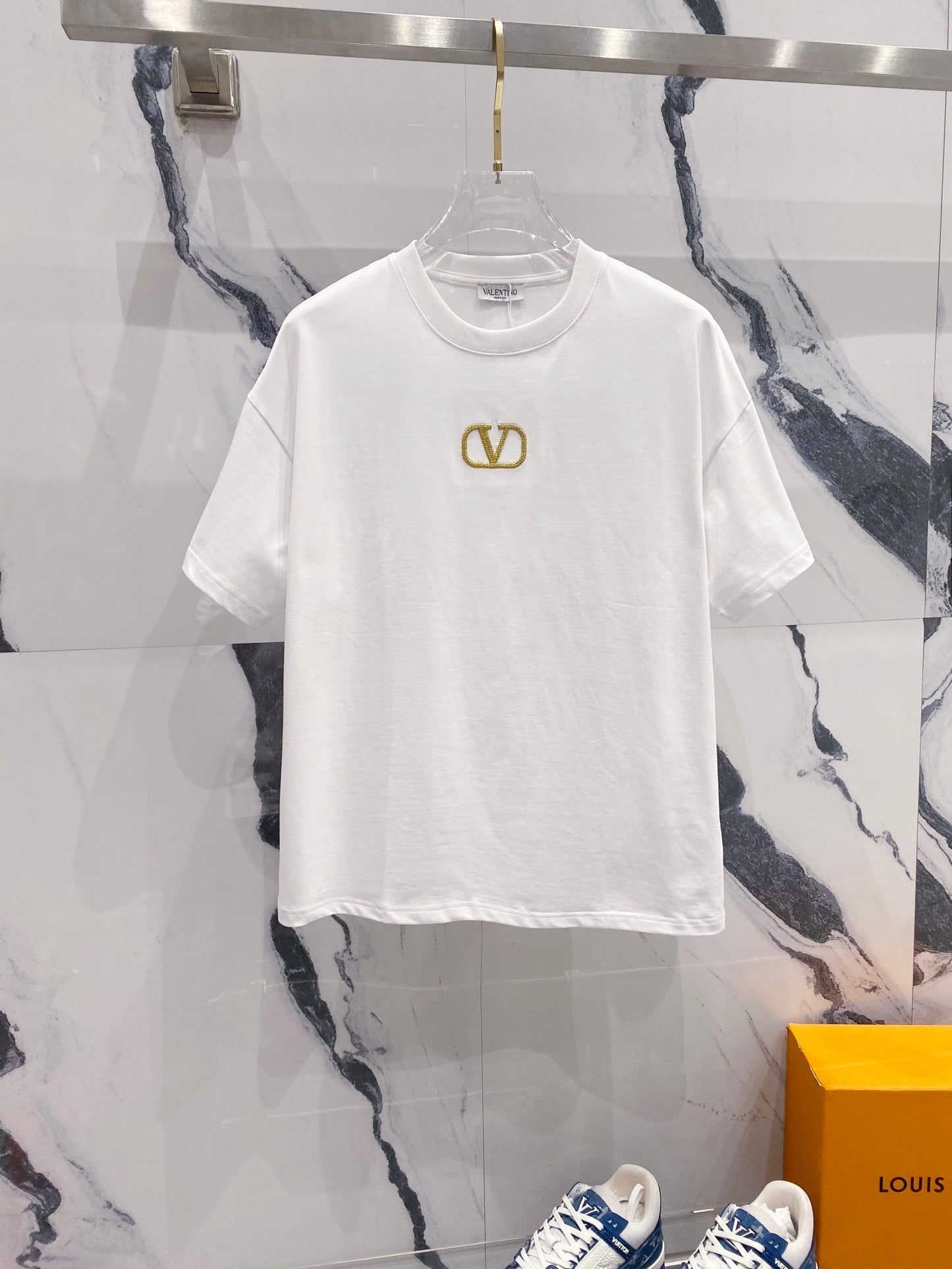 V - TSHIRT