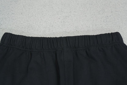 B - SWEATPANTS